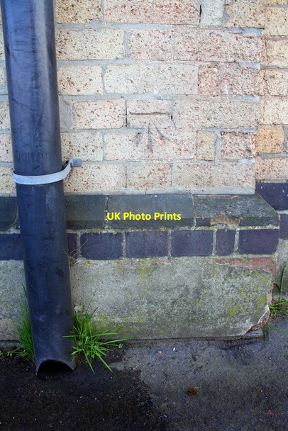 Photo 6"x4" Benchmark on factory, Clarence Street Loughborough c2016