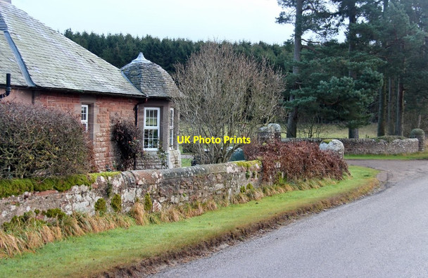 Photo 6"x4" South gate lodge at Balfour Kirkton of Menmuir c2016