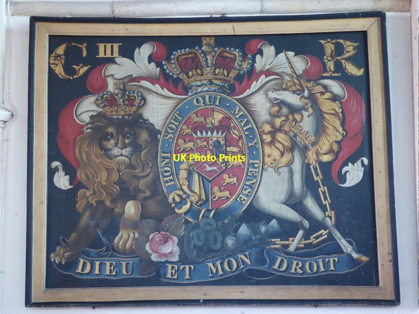 Photo 6"x4" Royal Coat of Arms Bredon c2016