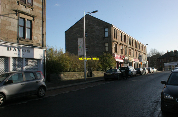 Photo 6"x4" Tenements and shops, Cross Arthurlie Street, Barrhead Barrhead c2017