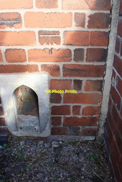 Photo 6"x4" Benchmark on #133 London Road Newark-on-Trent c2016