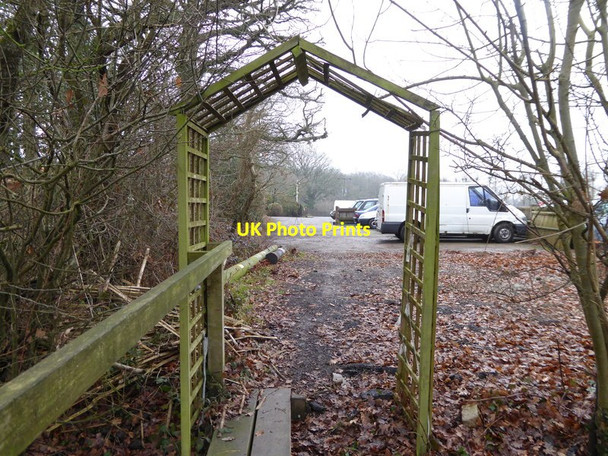 Photo 6"x4" Cute archway over footpath High Cross\/TQ2417 c2017
