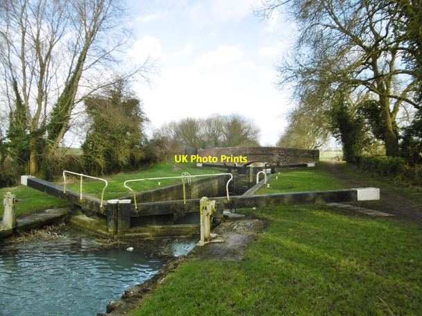 Photo 6"x4" Crofton, bridge & lock Great Bedwyn c2017