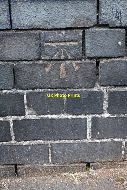 Photo 6"x4" Benchmark on #42 Verrier Road Bristol c2016
