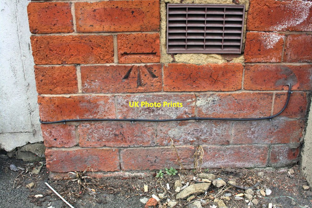 Photo 6"x4" Benchmark on The Junction pub Hunslet c2016