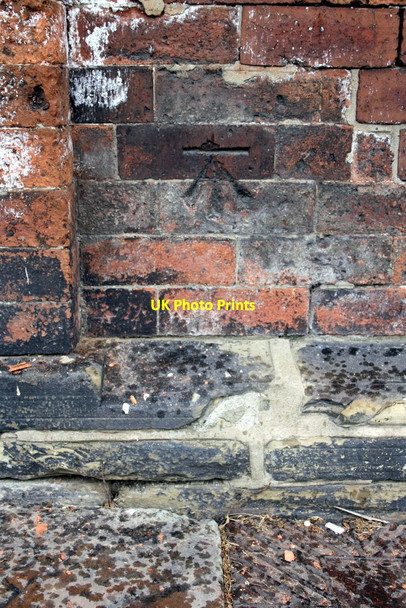 Photo 6"x4" Benchmark on Holburn Church Leeds\/SE3034 c2016