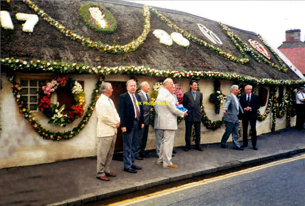 Photo 6"x4" Bicentenary of the death of Robert Burns - Burns Cottage, Alloway Alloway c1996