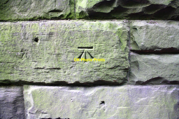 Photo 6"x4" Benchmark on roadside wall on Oldfield Lane Green Side\/SE2732 c2016