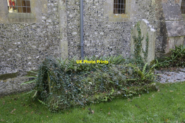 Photo 6"x4" Ivy covered tomb Hinton Ampner c2016