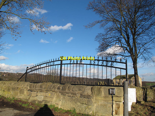 Photo 6"x4" Entrance gate to Rodley Fold Farm Estate Horsforth c2017