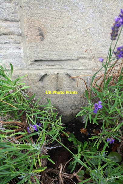 Photo 6"x4" Benchmark on the Kings Arms, Bolton Road Silsden c2016