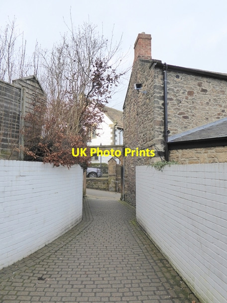 Photo 6"x4" Back way out of Beale's Department Store Hexham c2017