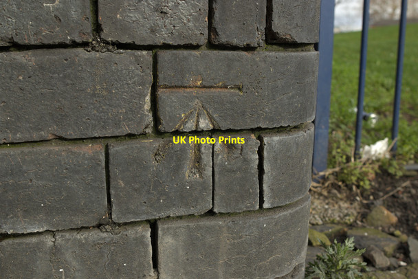 Photo 6"x4" Cut Bench Mark, Domestic Street Railway Bridge Leeds\/SE3034 c2017