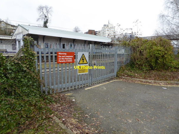 Photo 6"x4" Security gates, New Barnet Station East Barnet c2017