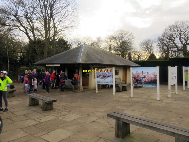 Photo 6"x4" Refreshment kiosk in Richmond Park Kingston Upon Thames c2017
