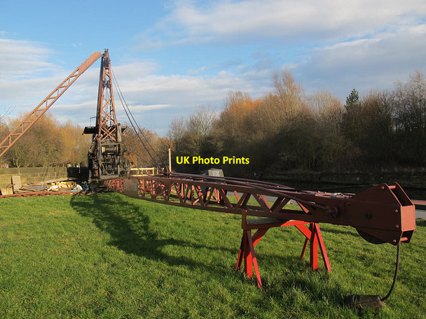 Photo 6"x4" Thwaite Mills: steam crane Cross Green\/SE3232 c2017