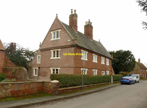 Photo 6"x4" Ivy Cottage, 17 Main Street, Bunny Bunny c2017