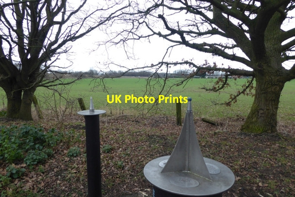 Photo 6"x4" York to Selby Solar System: Earth and the Moon Bishopthorpe\/SE5947 c2017