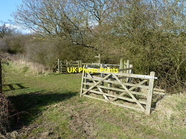 Photo 6"x4" Wooden gates Potters Bar c2013