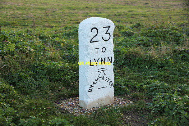 Photo 6"x4" A149 Milestone Brancaster c2017
