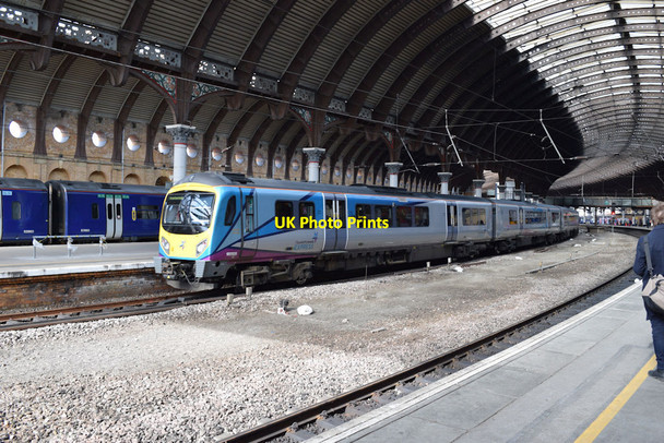 Photo 6"x4" The train now arriving at Platform 5 ... York\/SE5951 c2017