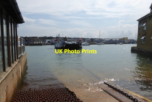 Photo 6"x4" Ferry approaching Cowes c2016