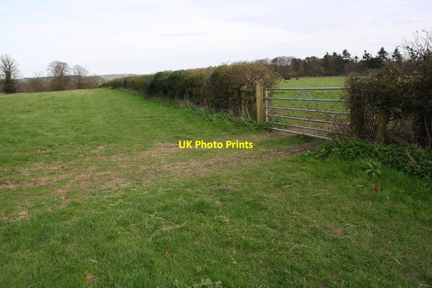 Photo 6"x4" Gateway beside Nettlebed to Bix Bottom footpath Catslip c2017