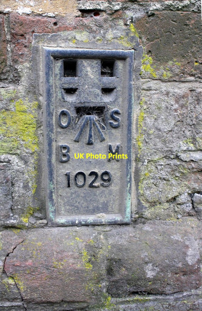 Photo 6"x4" Benchmark on #1 High Street Catslip c2017