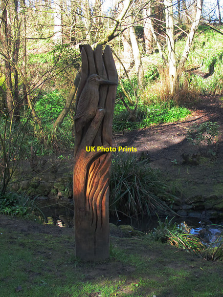 Photo 6"x4" Bird carving, Peasholm Park Scarborough\/TA0388 c2017