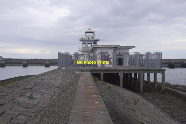 Photo 6"x4" Western lighthouse, Leith Docks Newhaven\/NT2577 c2016