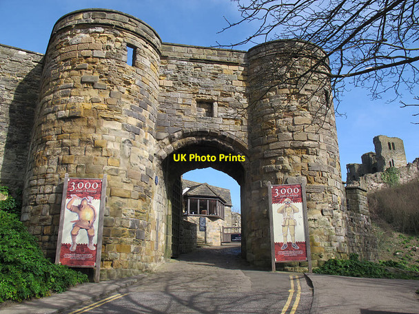 Photo 6"x4" Scarborough Castle: entrance gateway Scarborough\/TA0388 c2017