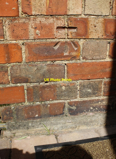 Photo 6"x4" Benchmark on #2 Doughty Street Stamford\/TF0207 c2016