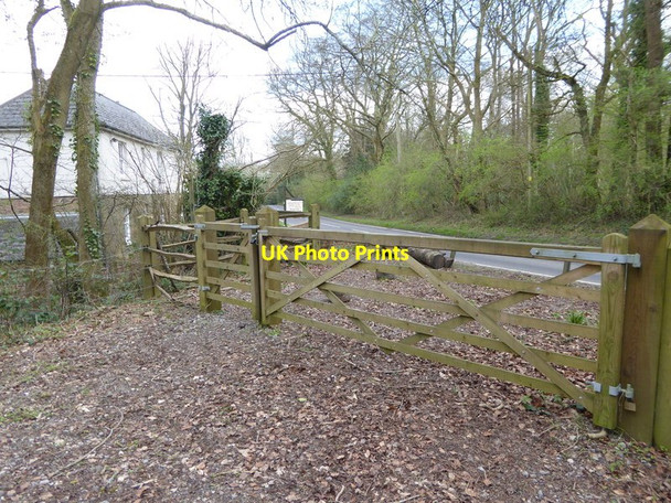 Photo 6"x4" Footpath junction with Vowels Lane Turners Hill c2017