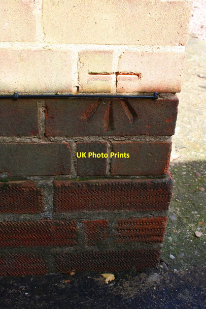Photo 6"x4" Benchmark on #67 Drift Road Stamford\/TF0207 c2016