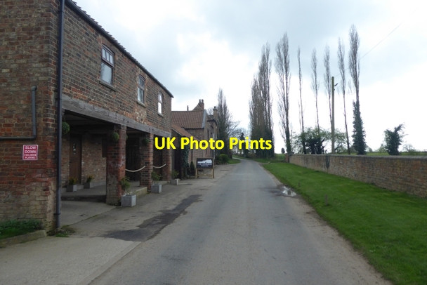 Photo 6"x4" Road past the Normans Angram\/SE5248 c2017