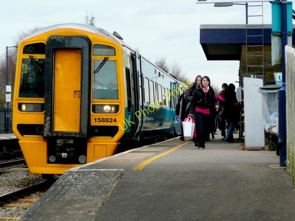 Photo 6"x4" Lydney Station Scene 4 Tutnalls c2009