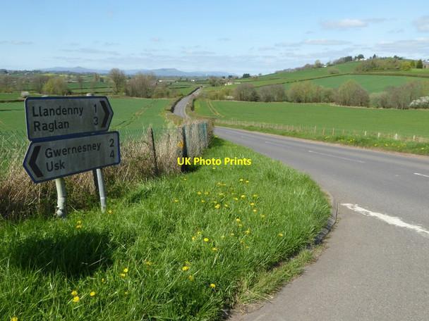 Photo 6"x4" Crossroads near Llansoy Llansoy c2017