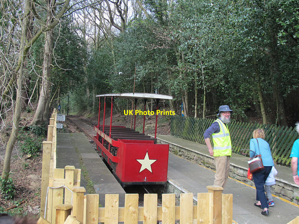 Photo 6"x4" Shipley Glen Tramway: boarding the red tram Shipley\/SE1437 c2017
