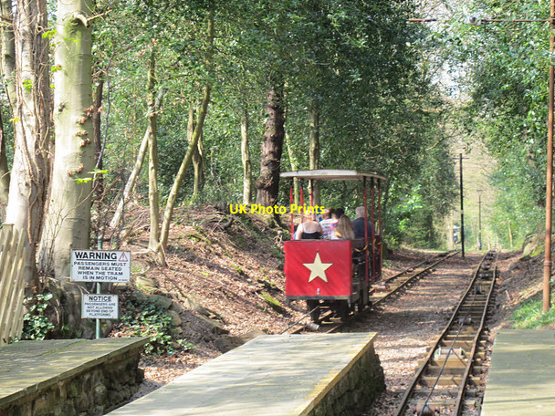Photo 6"x4" Shipley Glen Tramway:  the red tram departs Shipley\/SE1437 c2017