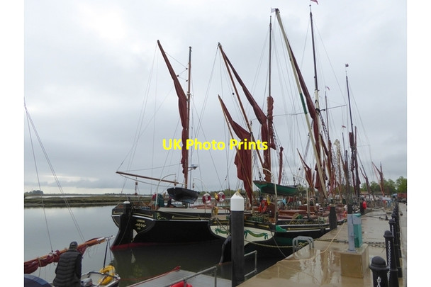 Photo 6"x4" Thames sailing barges at Maldon Quay Maldon c2017