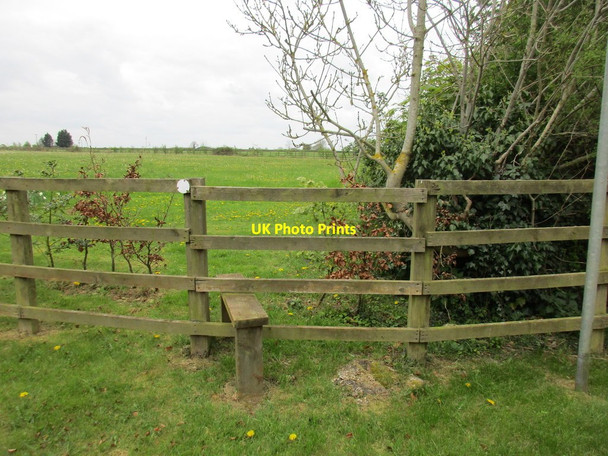 Photo 6"x4" Stile and footpath Brackley\/SP5837 c2017 P1