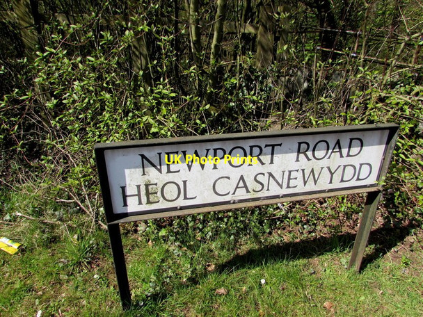Photo 6"x4" Bilingual name sign, Newport Road\/Heol Casnewydd, Llantarnam, Cwmbran Croes-y-mwyalch c2016