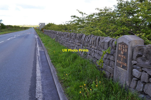 Photo 6"x4" Holyhead 16 Pentre Berw c2017