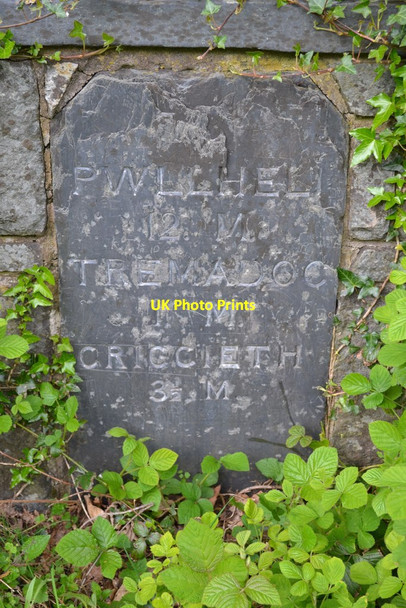 Photo 6"x4" Old Milestone Porthmadog c2017