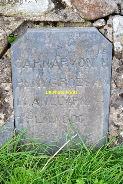 Photo 6"x4" Old Slate Milestone Bwlch-derwin c2017