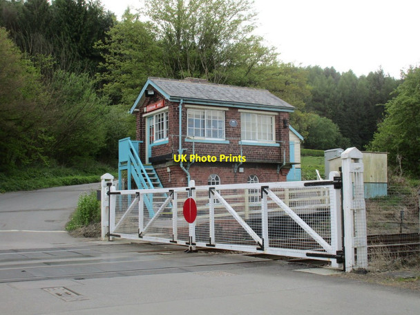 Photo 6"x4" Kirkham Abbey Signalbox and Crossing Gates Kirkham\/SE7365 c2017