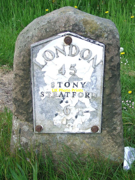 Photo 6"x4" Old Milestone Bletchley\/SP8634 c2017