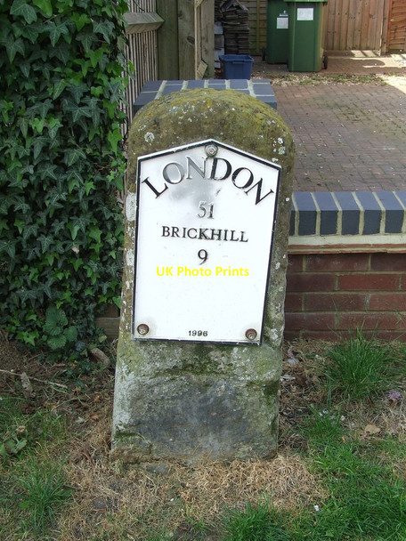 Photo 6"x4" Old Milestone Stony Stratford c2017