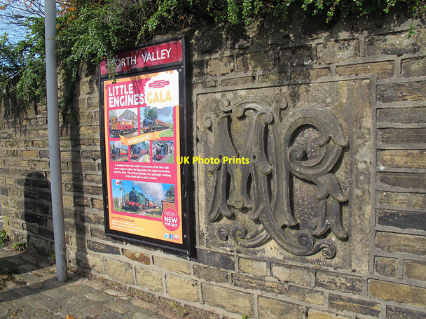 Photo 6"x4" KWVR - Midland Railway logo Keighley c2017
