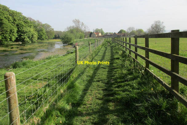 Photo 6"x4" Footpath by the ponds at Brompton by Sawdon Brompton-by-Sawdon c2017